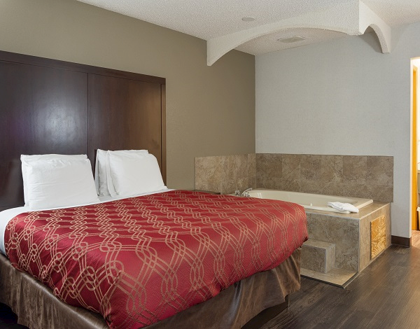1 King Bed at Econolodge South East Portland 1 King Bed at Econolodge South East Portland